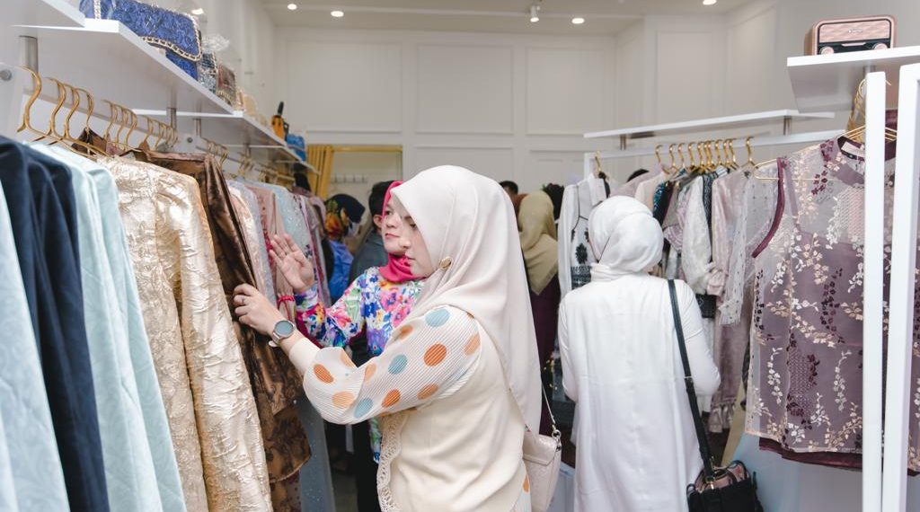 Ikuti Grand Opening Hareem Store, Karya Hurremfia dan Sereena.id Dibuat Limited Edition