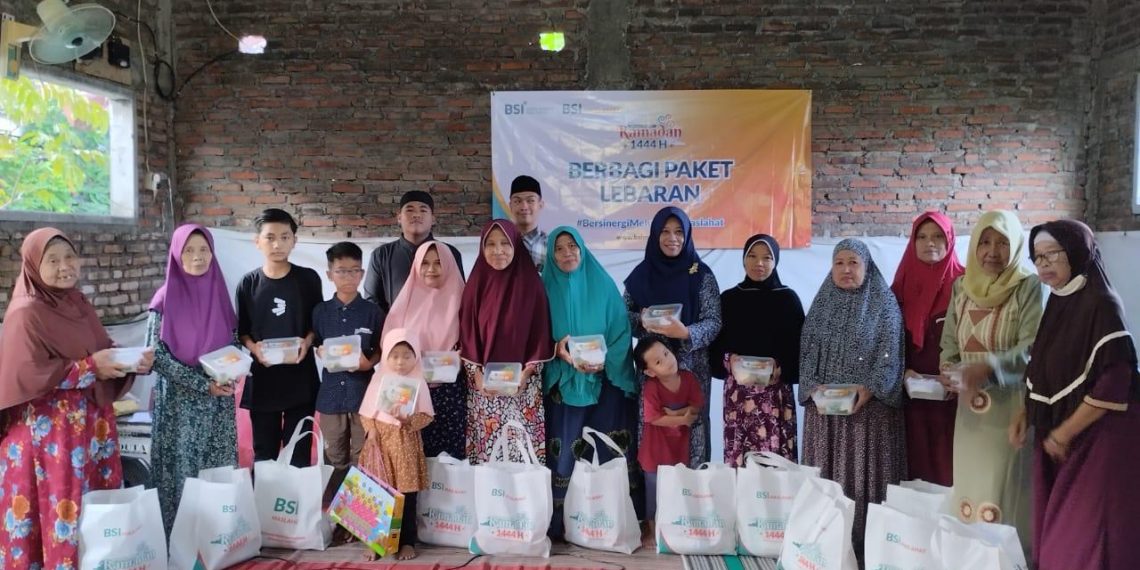 BSI Maslahat Salurkan Zakat Fitrah dan Paket Lebaran 1444 H untuk Dhuafa
