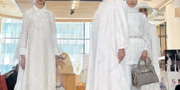 Hurremfia by Fia Tampil Memukau di Royal Raya Runway 2023 dengan Koleksi Raya Series
