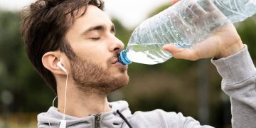 Berapa Sih Anjuran Jumlah Air Putih yang Harus Diminum Setiap Hari?