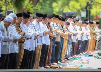 Pemkot Bandung Gelar Shalat Istisqa Bersama ASN