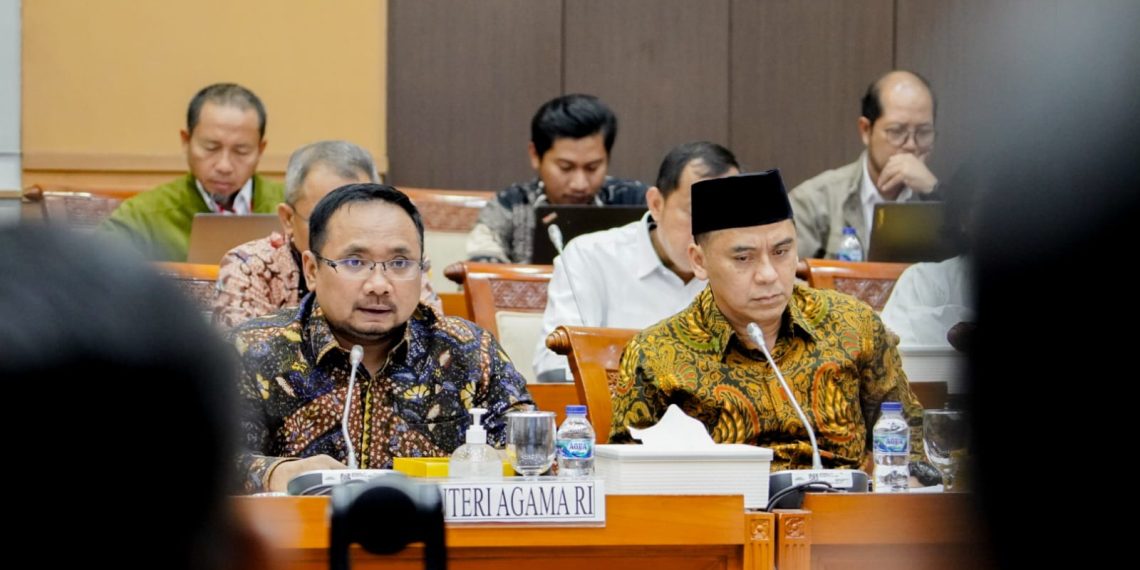 Raker dengan Komisi VIII, Menag Laporkan Keuangan Haji 1444 H/2023 M