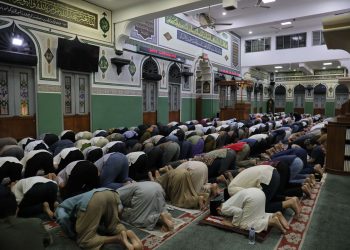 Hukum Berbicara Saat Khutbah Jumat