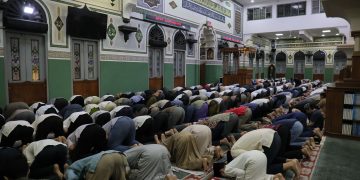Hukum Berbicara Saat Khutbah Jumat