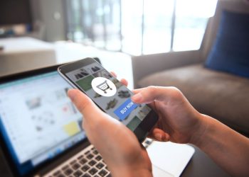 Melakukan Transaksi Jual Beli saat Salat Jumat, Bagaimana Hukumnya?