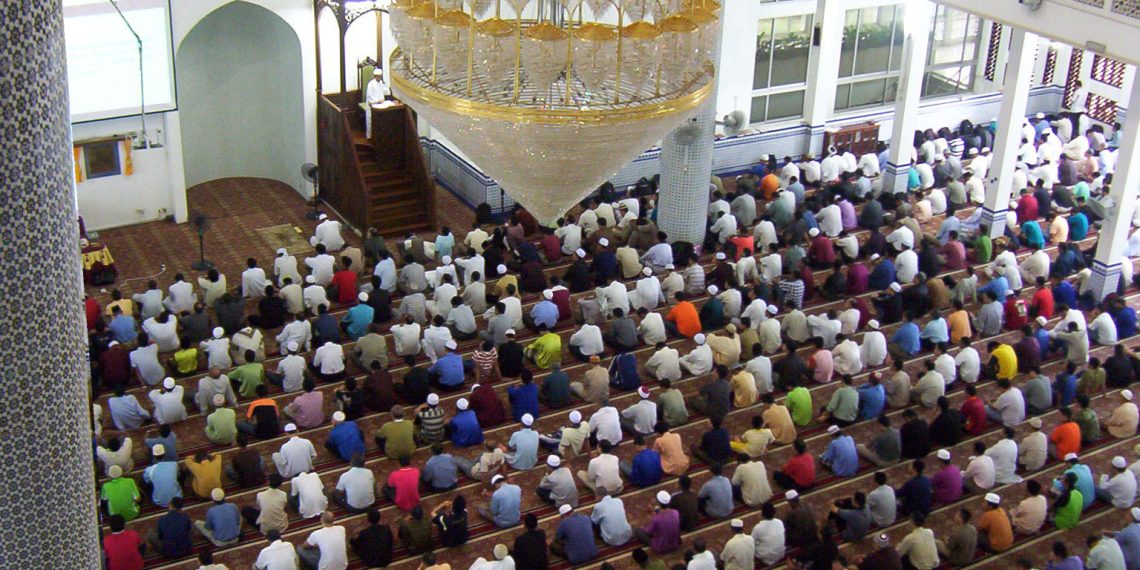 Meninggalkan Salat Jumat Sebab Pekerjaan, Bagaimana Hukumnya?