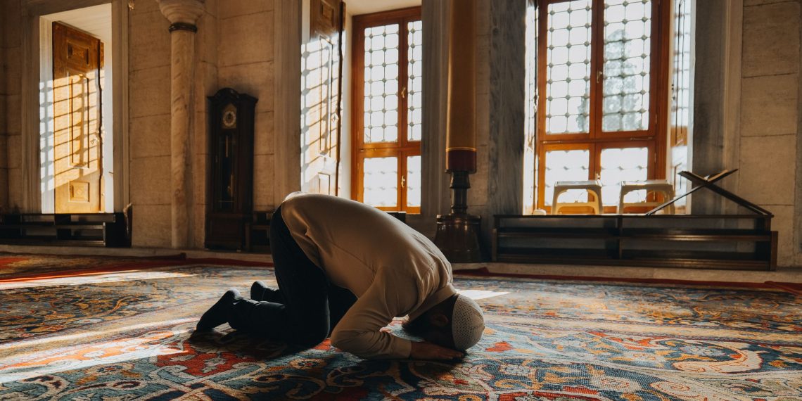 Cara Shalat Hajat Lengkap dengan Niat dan Doanya