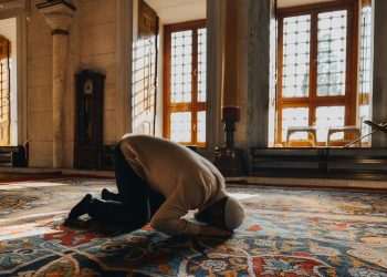 Cara Shalat Hajat Lengkap dengan Niat dan Doanya