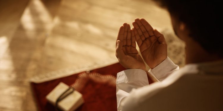 Khutbah Jumat: Manfaat Introspeksi Diri di Akhir Tahun