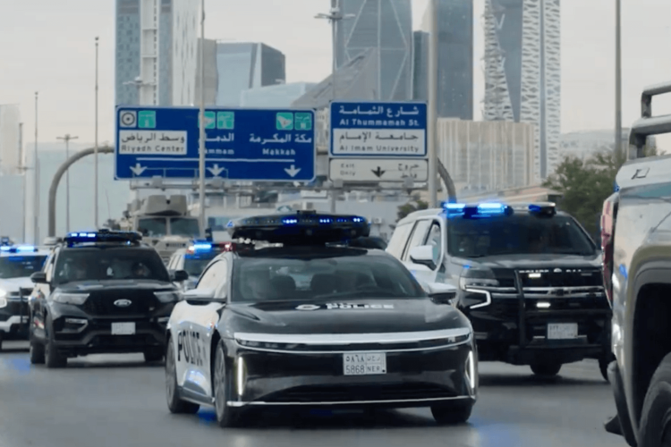Saudi Pamerkan Mobil Polisi Canggih Berteknologi AI yang Bisa Lacak Penjahat