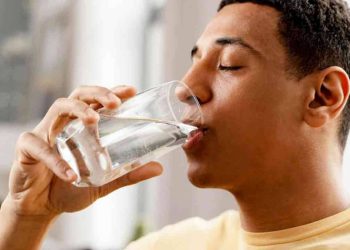 Manfaat Luar Biasa dari Rutin Meminum Air Putih Secara Teratur