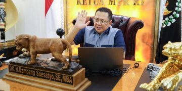 Langgar UU, Ketua MPR Desak Pemerintah Seriusi Fenomena Umrah Backpacker