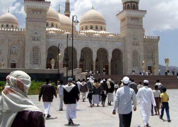 Khutbah Jumat: Sebab Meraih Kemenangan dan Pertolongan Allah