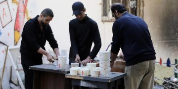 Sukarelawan Siapkan Makanan Gratis untuk Warga Gaza Selama Ramadhan