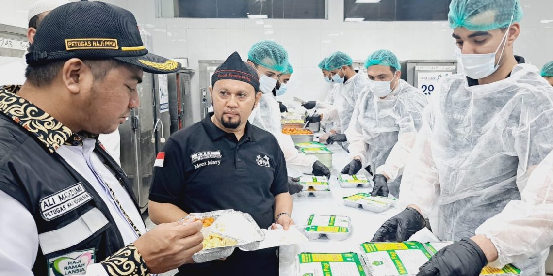 Datangkan Bumbu dari Indonesia, Katering Puaskan Lidah Jemaah Haji