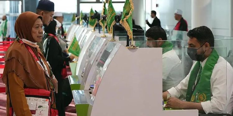 Angkut 60% Jemaah Haji, Kemenhub Apresiasi Layanan Fast Track di Indonesia