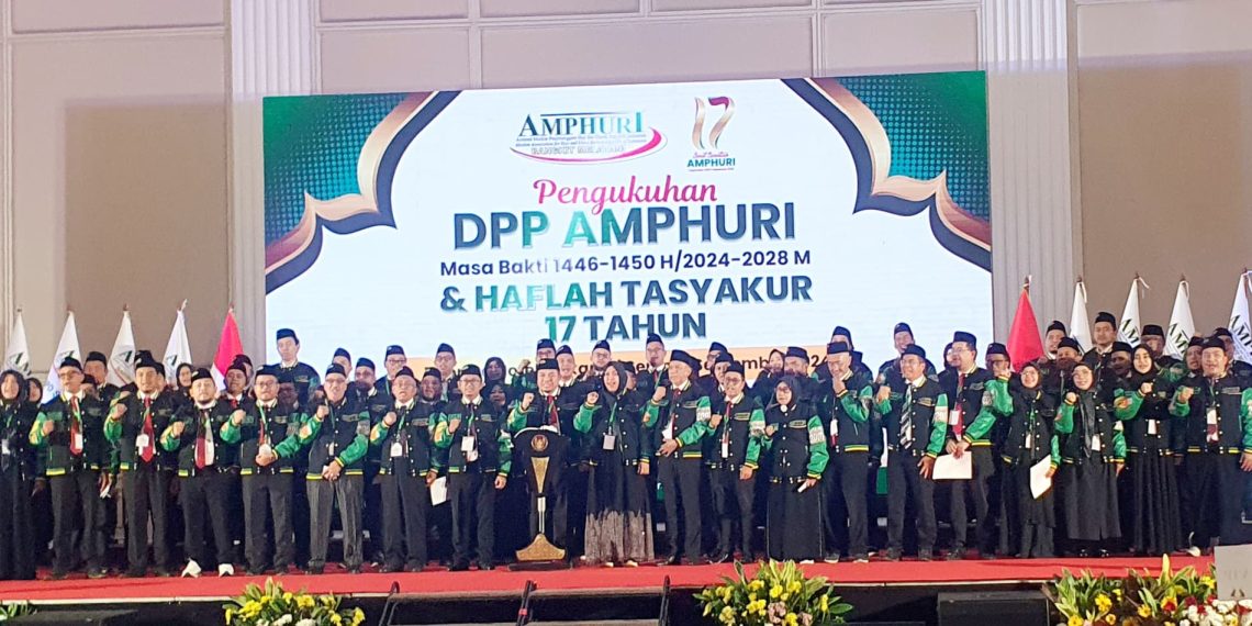 Kukuhkan Kepengurusan Baru, AMPHURI Komitmen Tingkatkan Kualitas Penyelenggaraan Haji Umrah