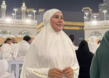 Viral Transgender Pria Jalankan Umrah Berbusana Muslimah, Bagaimana Hukumnya?