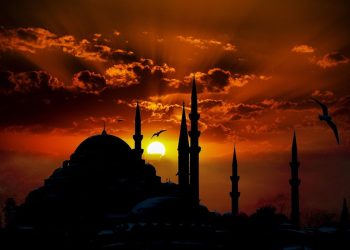 Khutbah Jumat: Keutamaan dan Amalan Nishfu Sya’ban