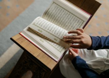 Khutbah Jumat: Sembilan Amalan Ibadah bagi Orang Berpuasa di Siang Ramadhan