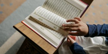 Khutbah Jumat: Sembilan Amalan Ibadah bagi Orang Berpuasa di Siang Ramadhan