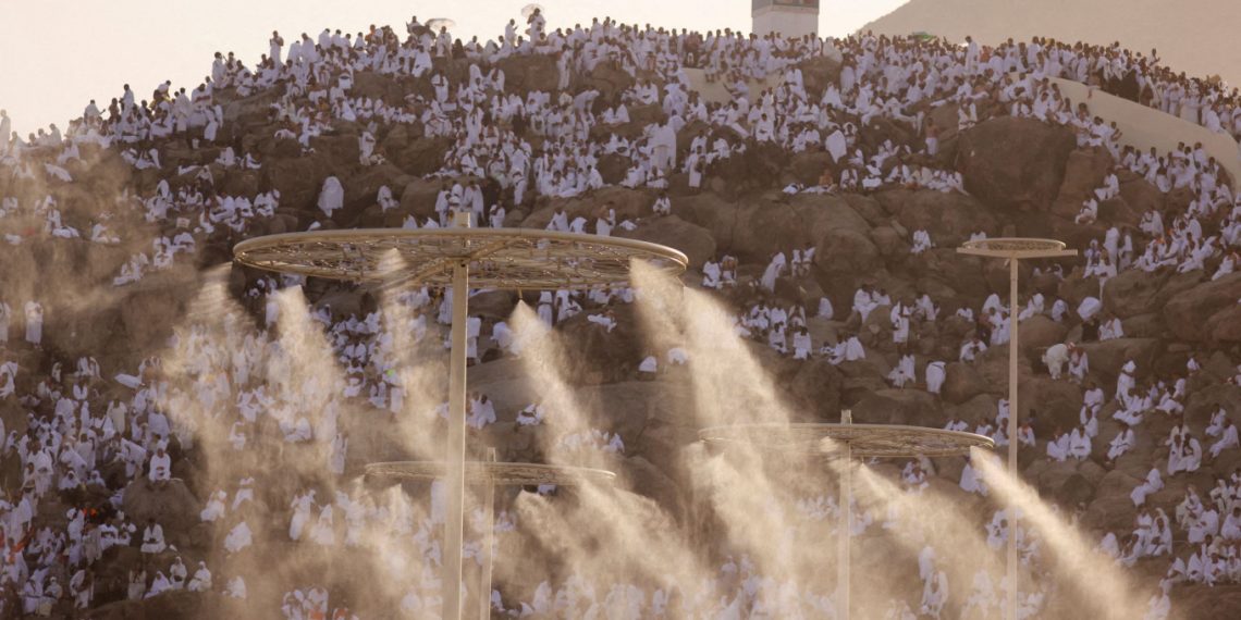Suhu saat Wukuf Diprediksi Tembus 50°C, Jemaah Haji Diminta Fokus Ibadah di Dalam Tenda