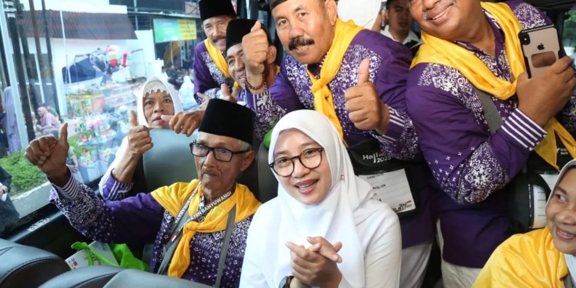 Dari Loper Koran ke Tanah Suci: Kisah Pak Dulhari Menabung 15 Tahun Demi Haji