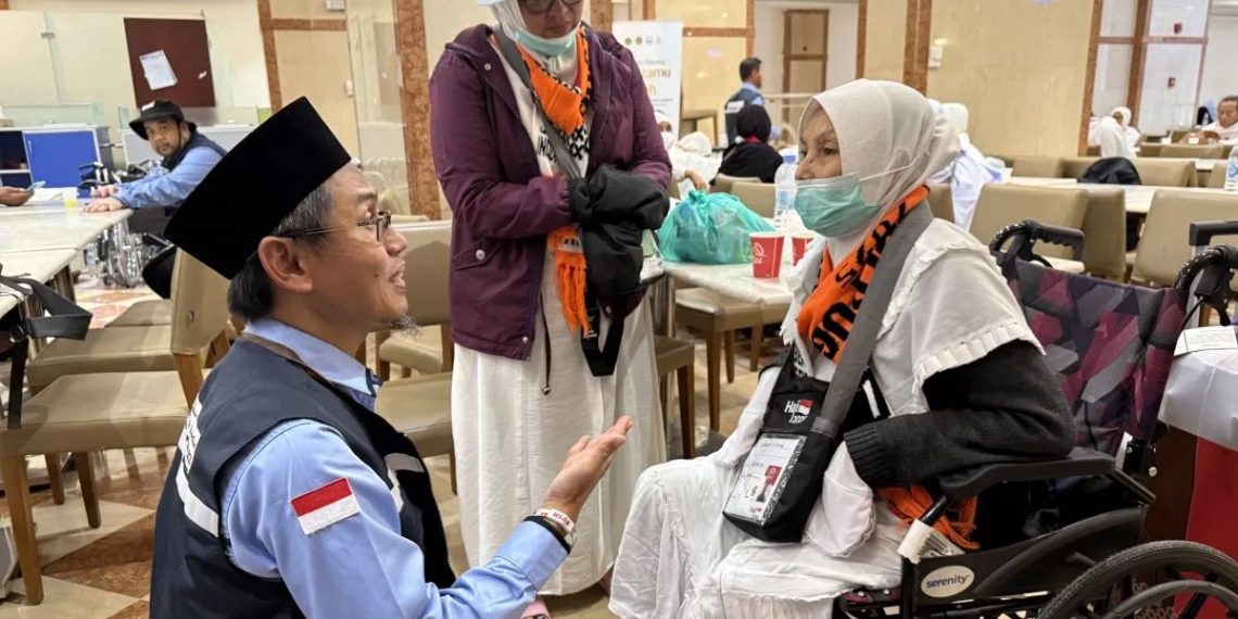 “Aku Akan Jadi Mata dan Kaki Ummi”: Kisah Cinta dan Pengandian Anak pada Ibu di Tanah Suci
