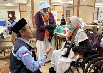 “Aku Akan Jadi Mata dan Kaki Ummi”: Kisah Cinta dan Pengandian Anak pada Ibu di Tanah Suci