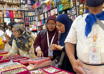 Serunya Jemaah RI Belanja Oleh-oleh di Pasar Kakiyah Makkah, “Kayak di Tanah Abang!”