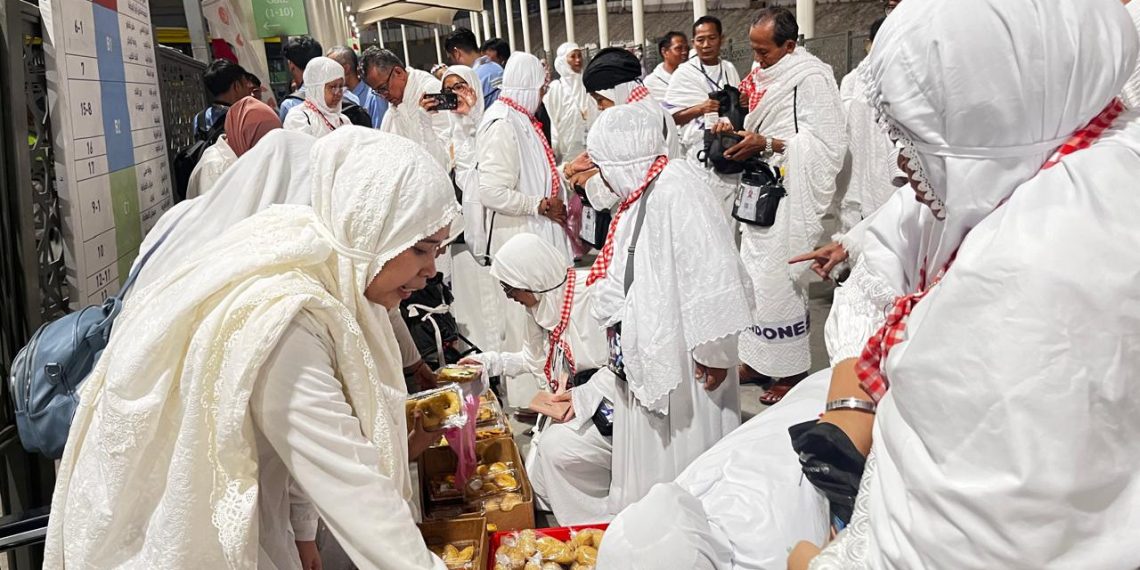 Jajanan Pasar Indonesia Ramaikan Terminal Syib Amir Makkah, Laris Diserbu Jamaah Haji
