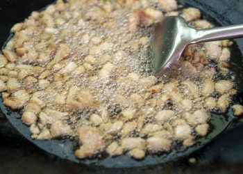 Waspada! Ini Ciri Makanan yang Mengandung Minyak Babi, Jangan Sampai Tertipu