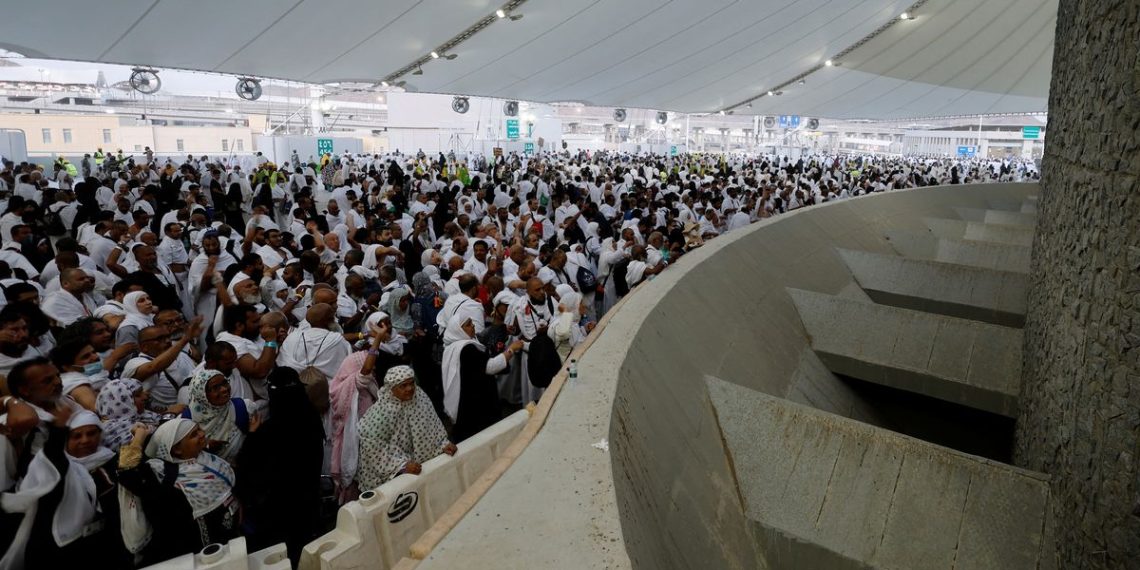 Makna dan Sejarah Lempar Jumrah, Bukan Sekadar Melempar Batu