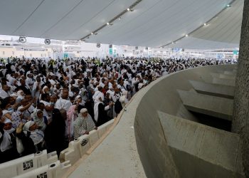 Makna dan Sejarah Lempar Jumrah, Bukan Sekadar Melempar Batu