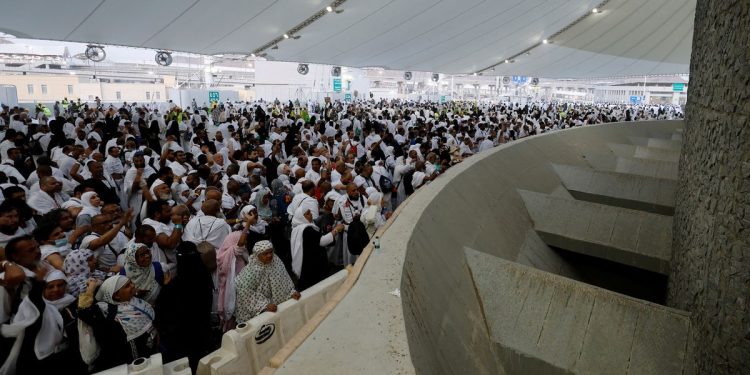 Makna dan Sejarah Lempar Jumrah, Bukan Sekadar Melempar Batu