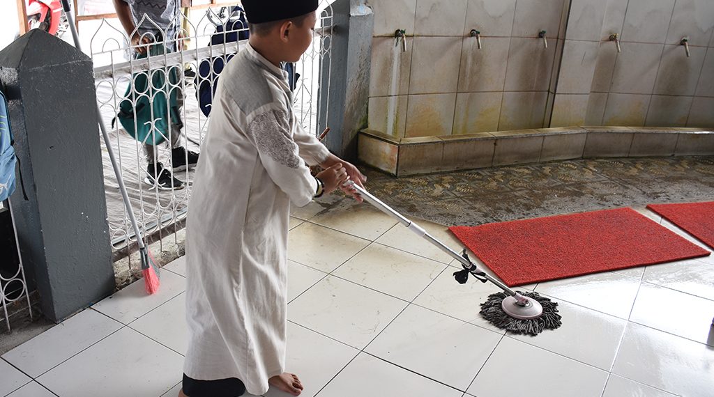 Bagaimana Cara Mensucikan Lantai dari Najis Basah? Ini Kata MUI!