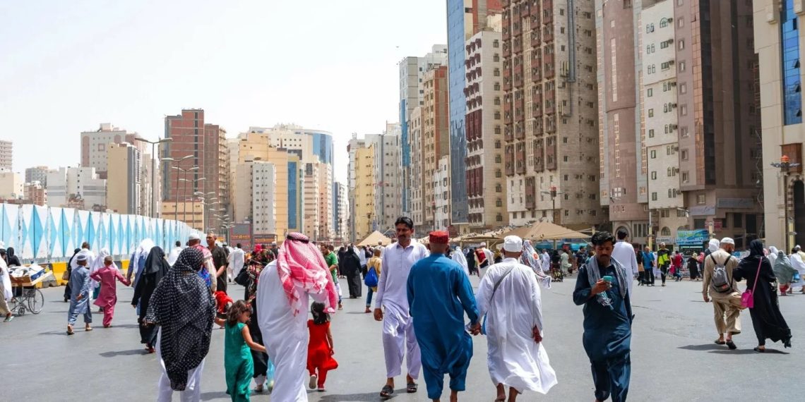 Mau Umrah atau Haji? Catat Aturan Etika Publik di Saudi Biar Tak Kena Denda