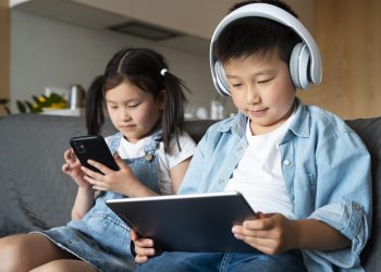 7 Gejala Anak Kecanduan Gadget, Orangtua Harus Tahu!