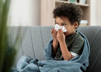 Beda Flu Biasa dan Virus RSV, Jangan Sepelekan Batuk Pilek pada Anak!