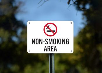Arab Saudi Umumkan Zona Bebas Rokok: Masjid dan Sekolah Jadi Kawasan Terlarang