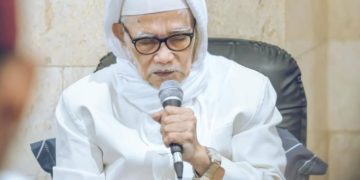Profil KH Anwar Manshur, Ulama Sepuh Lirboyo: Tetap Mengajar di Usia 87 Tahun, Teladan Istiqamah Santri