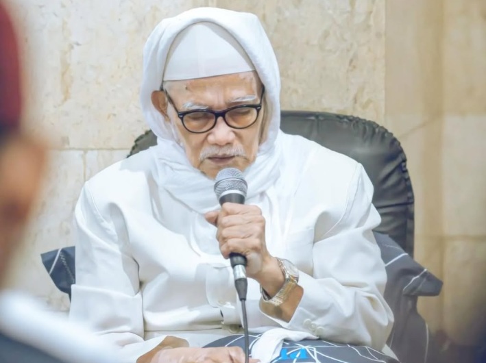 Profil KH Anwar Manshur, Ulama Sepuh Lirboyo: Tetap Mengajar di Usia 87 Tahun, Teladan Istiqamah Santri