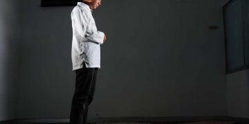 Bolehkah Memejamkan Mata Ketika Shalat?