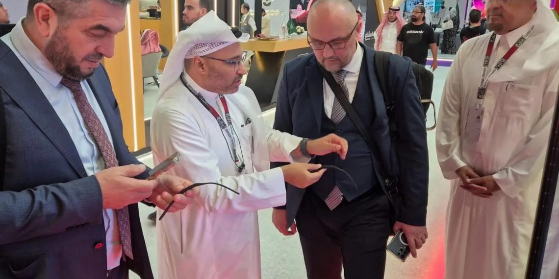 Alrifada Kenalkan Gelang Pintar dengan teknologi NFC untuk Haji 2026