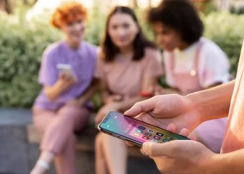 Sering Sindir Pasangan di Medsos, Ini Hukumnya Menurut Islam