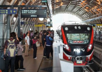 KAI Bolehkan Penumpang LRT Jabodebek Berbuka Puasa di Kereta 