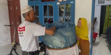 Berawal Dari Nabung Rp200 Sehari, Pedagang Kerupuk di Jombang Wujudkan Mimpi Berhaji