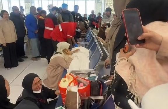 Innalillahi! Jemaah Umrah Lansia Wafat Usai Pesawat Delay Dua Hari di Bandara Jeddah