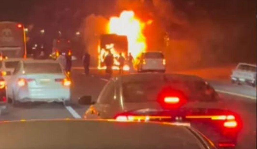 Detik-detik Bus Umrah Jemaah RI Terbakar Menuju Madinah, Semua Selamat!