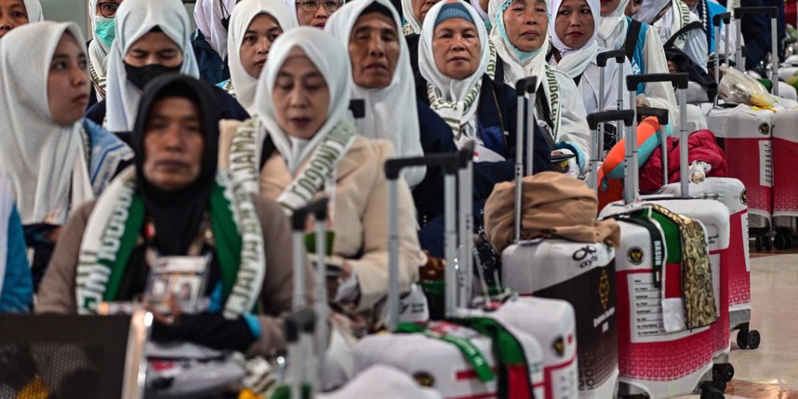 Tak Terlihat, Tapi Krusial: Begini Peran Penting Petugas Jaga Bagasi Jemaah Haji Tetap Aman